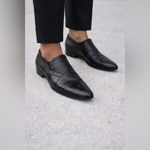 Pierre Balmain Paris Black Leather Loafers Textured Design euro 41 in shoe bag